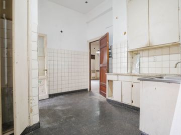 Oportunidad oficina 5 amb. 3 baños a refaccionar