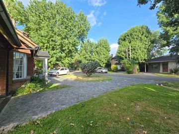 Chalet en Country Bco. Provincia | Pileta y Parque
