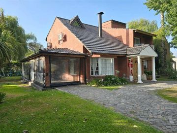 Chalet en Country Bco. Provincia | Pileta y Parque
