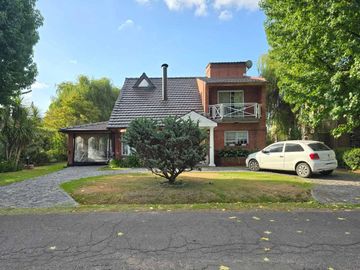 Chalet en Country Bco. Provincia | Pileta y Parque