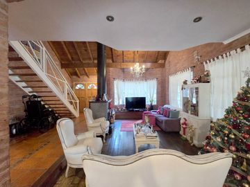 Chalet en Country Bco. Provincia | Pileta y Parque