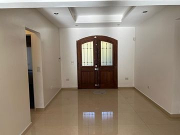 VENTA CASA 6 AMB. C/ PILETA -APTO CREDITO- C EVITA