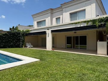 VENTA CASA 6 AMB. C/ PILETA -APTO CREDITO- C EVITA