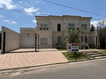 VENTA CASA 6 AMB. C/ PILETA -APTO CREDITO- C EVITA