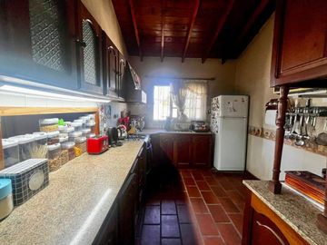 PADUA: VENTA PROPIEDAD C LOCAL, DEPOSITO Y PH 3AMB