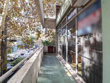 OFICINA Comercial con GUARDACOCHES Caseros Centro