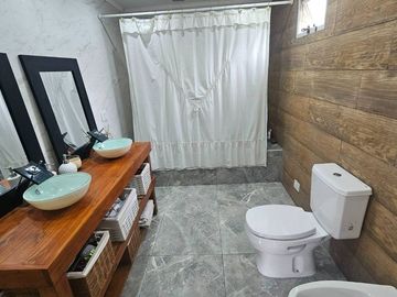 VENTA CASA 4 AMB PILETA ALVAREZ DEL BOSQUE MORENO