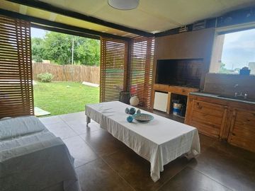 VENTA CASA 4 AMB PILETA ALVAREZ DEL BOSQUE MORENO