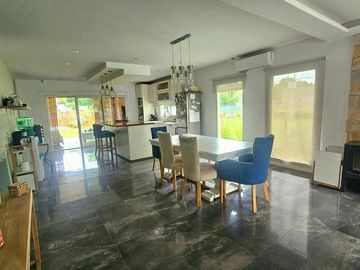 VENTA CASA 4 AMB PILETA ALVAREZ DEL BOSQUE MORENO