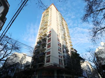 Venta  Dpto 3 Amb con Balcón Terraza en Flores