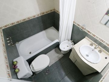 Venta  Dpto 3 Amb con Balcón Terraza en Flores