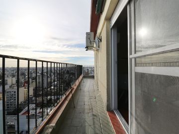 Venta  Dpto 3 Amb con Balcón Terraza en Flores