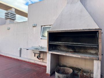 DEPTO 4 AMBIENTES PISO ALTO 2 COCHERAS EXCELENTE