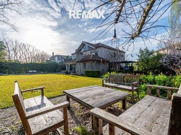 Venta casa 5 dorm Ayres de Pilar al Parque Central