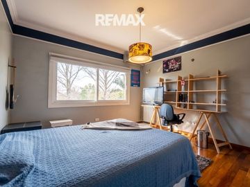 Venta casa 5 dorm Ayres de Pilar al Parque Central