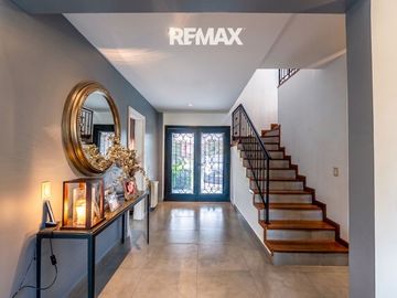 Venta casa 5 dorm Ayres de Pilar al Parque Central