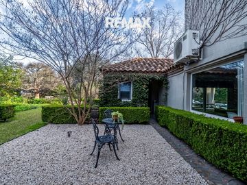 Venta casa 5 dorm Ayres de Pilar al Parque Central