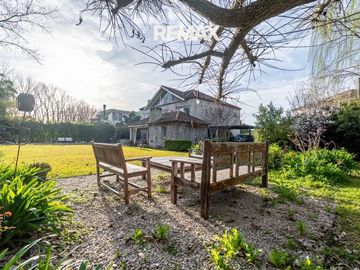 Venta casa 5 dorm Ayres de Pilar al Parque Central
