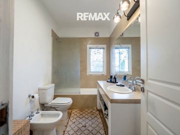 Venta casa 5 dorm Ayres de Pilar al Parque Central