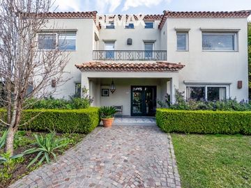 Venta casa 5 dorm Ayres de Pilar al Parque Central