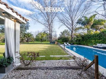 Venta casa 5 dorm Ayres de Pilar al Parque Central