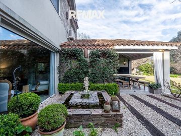 Venta casa 5 dorm Ayres de Pilar al Parque Central