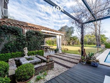 Venta casa 5 dorm Ayres de Pilar al Parque Central