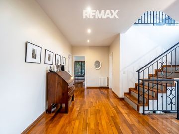 Venta casa 5 dorm Ayres de Pilar al Parque Central