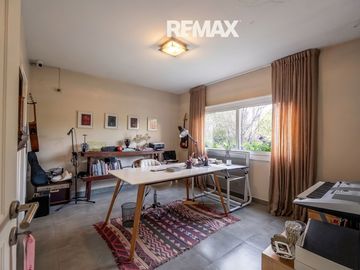 Venta casa 5 dorm Ayres de Pilar al Parque Central