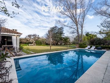 Venta casa 5 dorm Ayres de Pilar al Parque Central