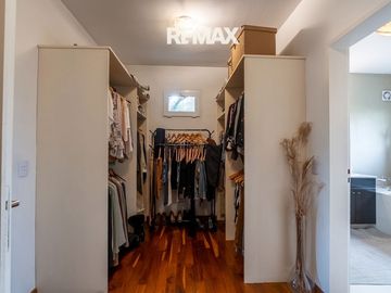 Venta casa 5 dorm Ayres de Pilar al Parque Central