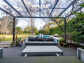Venta casa 5 dorm Ayres de Pilar al Parque Central