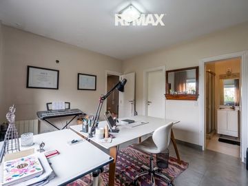 Venta casa 5 dorm Ayres de Pilar al Parque Central