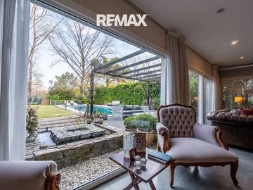 Venta casa 5 dorm Ayres de Pilar al Parque Central