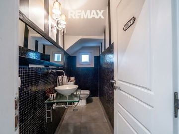 Venta casa 5 dorm Ayres de Pilar al Parque Central