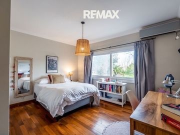 Venta casa 5 dorm Ayres de Pilar al Parque Central