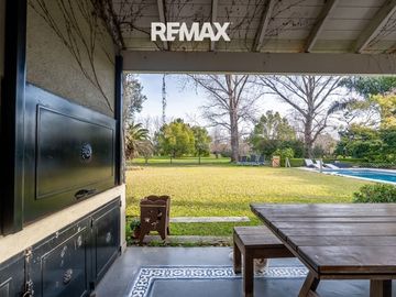Venta casa 5 dorm Ayres de Pilar al Parque Central