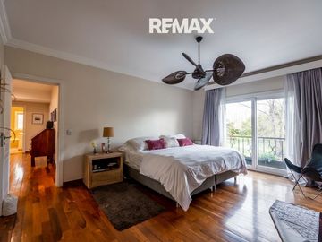 Venta casa 5 dorm Ayres de Pilar al Parque Central