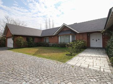 CASA EN VENTA, ALTOS DE PILAR. PILAR