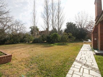 CASA EN VENTA, ALTOS DE PILAR. PILAR