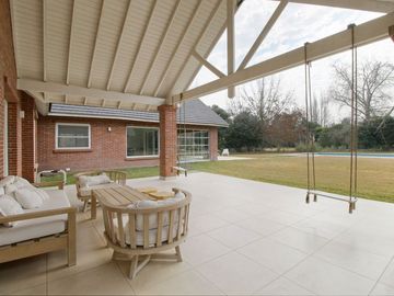 CASA EN VENTA, ALTOS DE PILAR. PILAR