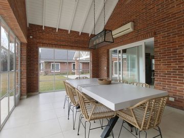 CASA EN VENTA, ALTOS DE PILAR. PILAR