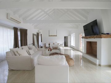 CASA EN VENTA, ALTOS DE PILAR. PILAR