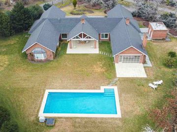 CASA EN VENTA, ALTOS DE PILAR. PILAR