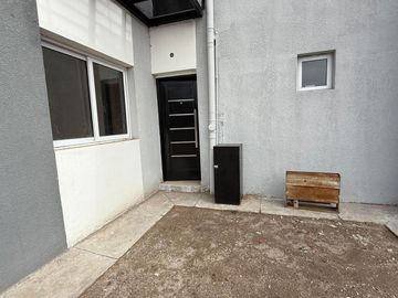 VENTA DPTO EN POZO 2 DORMITORIOS EN PLANTA ALTA