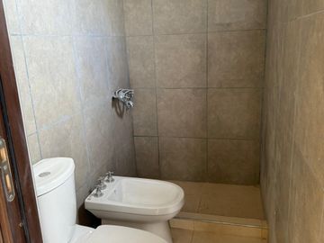 VENTA DPTO EN POZO 2 DORMITORIOS EN PLANTA ALTA