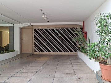 VENTA COCHERA FIJA Y CUBIERTA EN BELGRANO