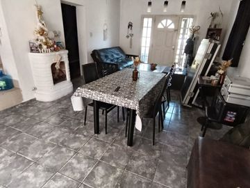CASA EN VENTA IDEAL DOS FAMILIAS ARIJON Y BERMUDEZ