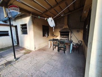 Venta casa 7 amb en con jardin en Villa Adelina