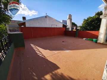 Venta casa 7 amb en con jardin en Villa Adelina